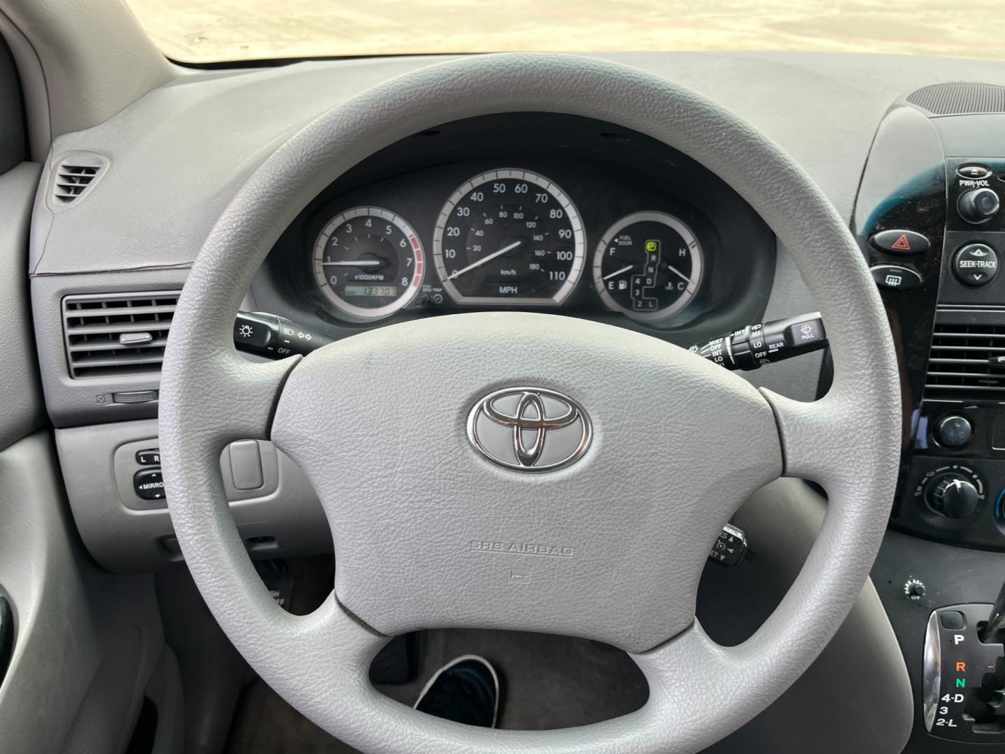 2005 SILVER /gray Toyota Sienna LE - 7 Passenger Seating (5TDZA23C75S) with an 3.3L V6 DOHC 24V engine, 5-Speed Automatic Overdrive transmission, located at 14700 Tomball Parkway 249, Houston, TX, 77086, (281) 444-2200, 29.928619, -95.504074 - Photo#17